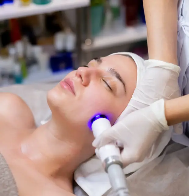 young-beautiful-girl-lies-beautician-s-table-receives-procedures (2)